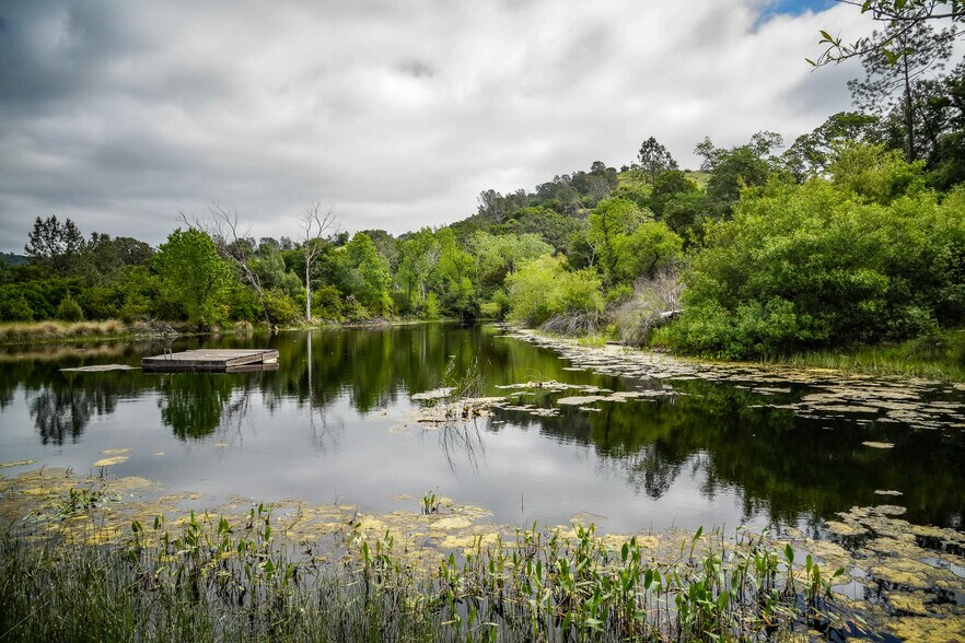 1477 Flag Creek Rd, Oroville, CA à vendre - Photo du bâtiment - Image 2 de 87