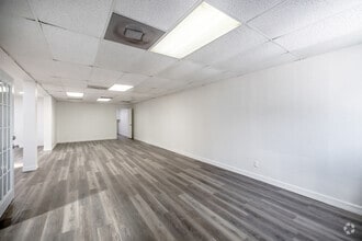 2331 Wirtcrest Ln, Houston, TX for lease Interior Photo- Image 2 of 7