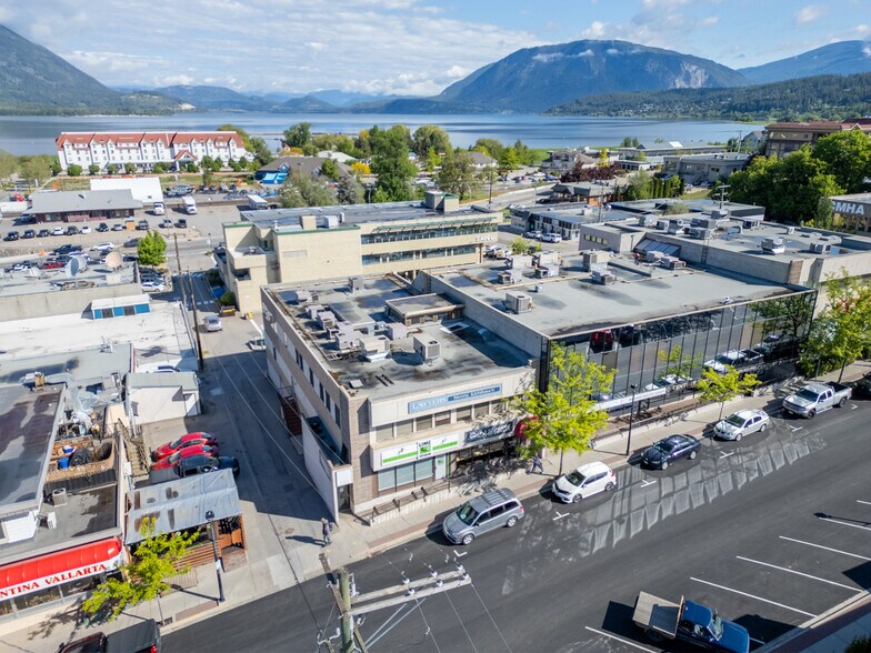 351-391 Hudson St NW, Salmon Arm, BC à louer - Photo du bâtiment - Image 3 de 10
