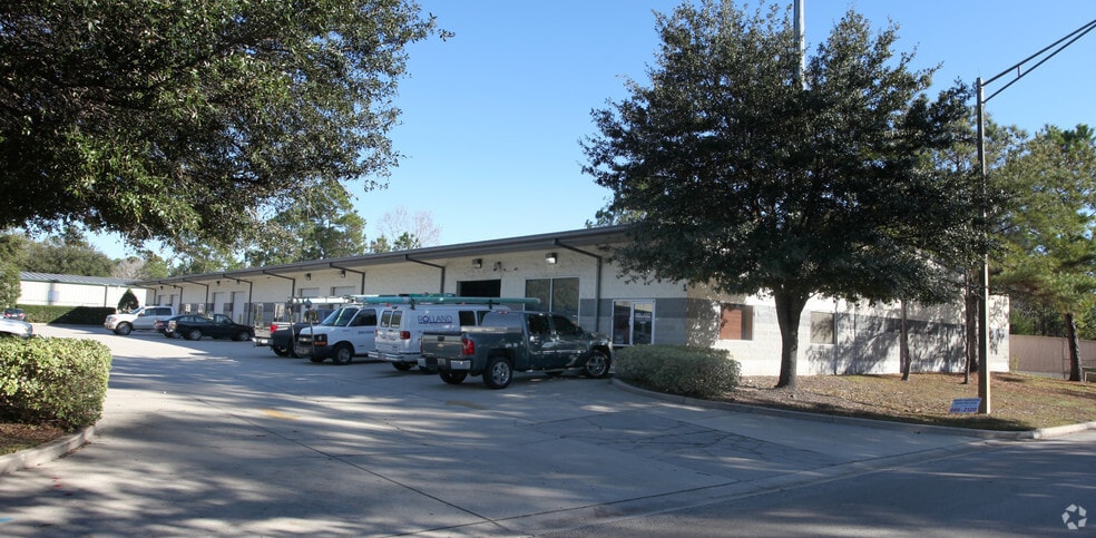 11501 Columbia Park Dr, Jacksonville, FL à louer - Photo du bâtiment - Image 1 de 6
