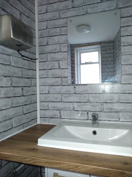 43 High St, Ross On Wye for sale - Building Photo - Image 2 of 7