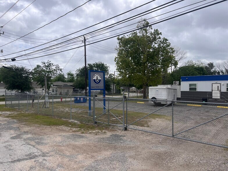 16432 Market St, Channelview, TX à vendre - Photo du bâtiment - Image 2 de 2