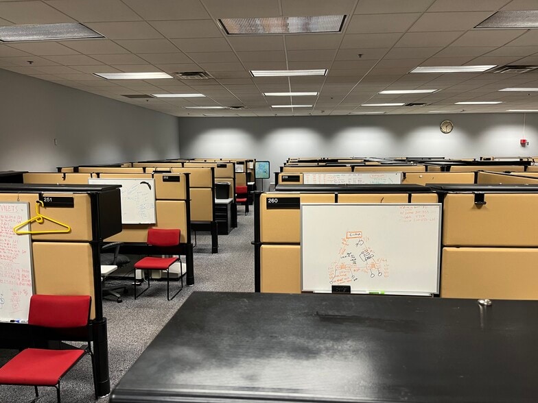 3200 Kanawha Tpke, South Charleston, WV for lease - Interior Photo - Image 2 of 15