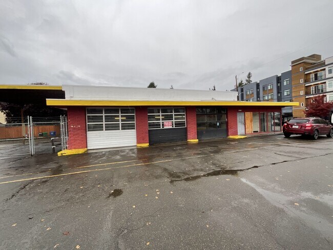 More details for 10735 Aurora Ave N, Seattle, WA - Retail for Sale