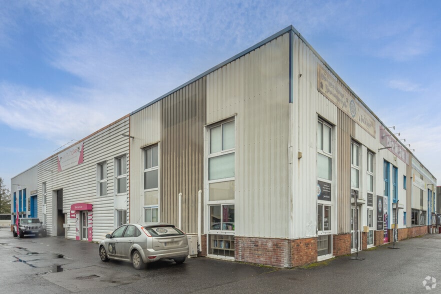 90 Rue Albert Einstein, Saint-Maximin à louer - Photo principale - Image 1 de 2
