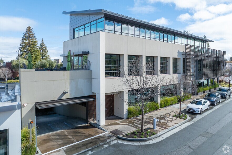 467 1st St, Los Altos, CA à louer - Photo du bâtiment - Image 2 de 6