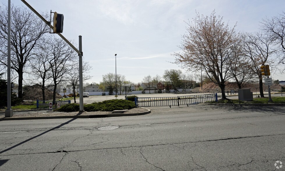 46 Meadowlands Pky, Secaucus, NJ à louer - Photo du bâtiment - Image 2 de 11