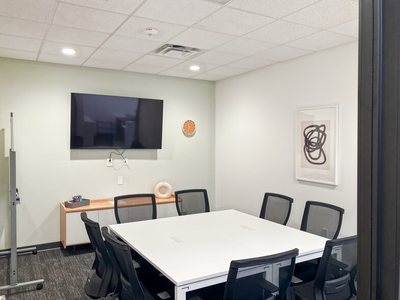 500 S Main St, Burlington, NC for lease - Lobby - Image 2 of 17