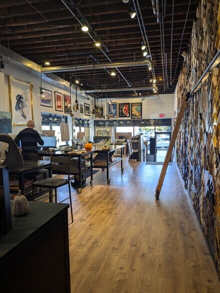 1461 W Fullerton Ave, Chicago, IL à vendre - Photo du bâtiment - Image 3 de 8