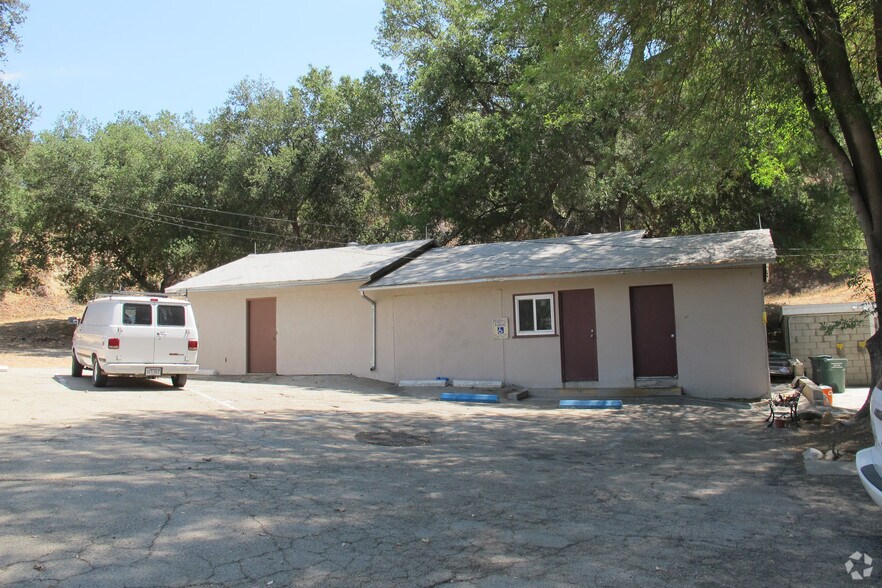 13136 Sierra Hwy, Santa Clarita, CA à louer - Photo du bâtiment - Image 3 de 6
