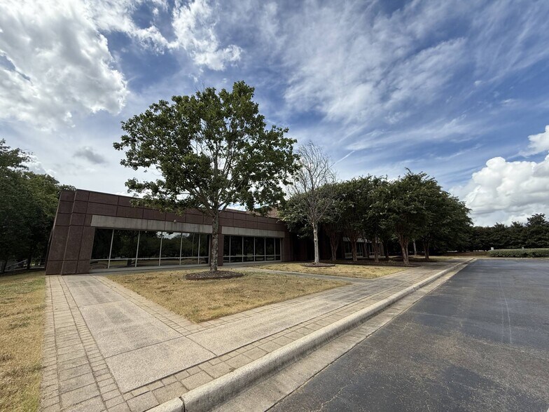 935 Explorer Blvd, Huntsville, AL à louer - Photo du bâtiment - Image 3 de 4