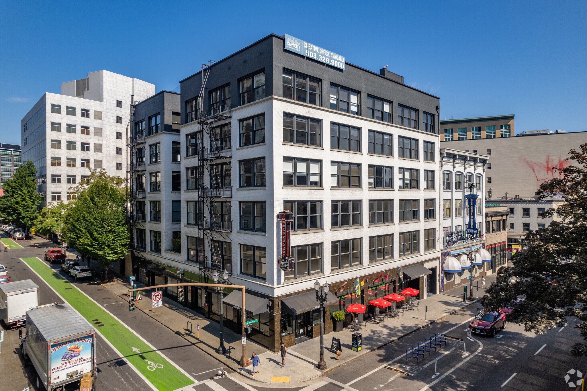 225 SW Broadway, Portland, OR à louer Photo du bâtiment- Image 1 de 12