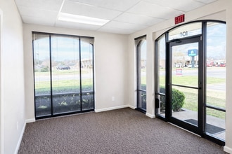 5520-5528 Old Bullard Rd, Tyler, TX for lease Interior Photo- Image 1 of 9