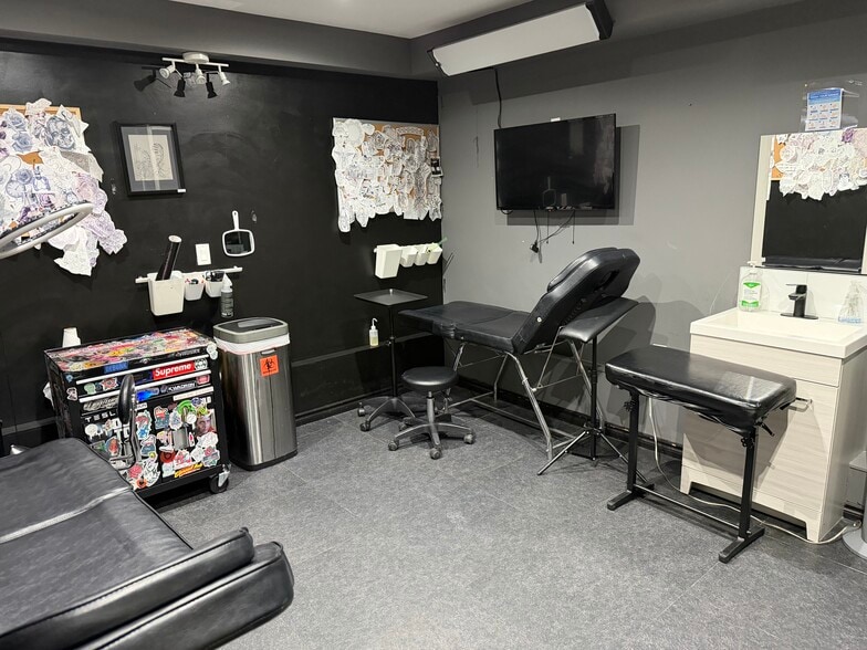 783-793 Lawrence Ave W, Toronto, ON for lease - Building Photo - Image 3 of 12