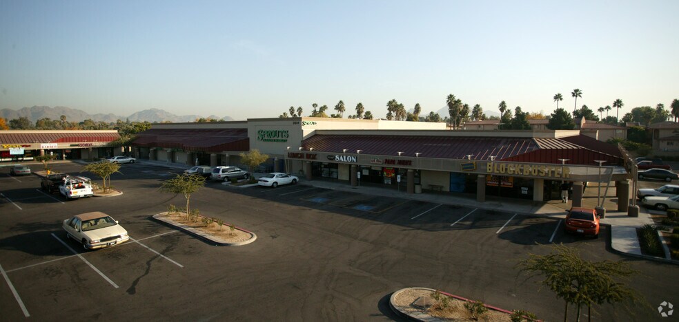 2824 E Indian School Rd, Phoenix, AZ à louer - Photo du bâtiment - Image 3 de 10