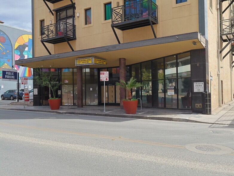 214 E Travis St, San Antonio, TX à louer - Photo du bâtiment - Image 2 de 24