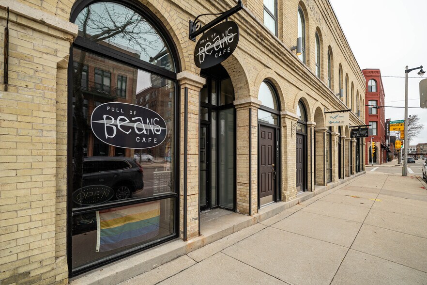 184-196 S 2nd St, Milwaukee, WI à louer - Photo du bâtiment - Image 3 de 4