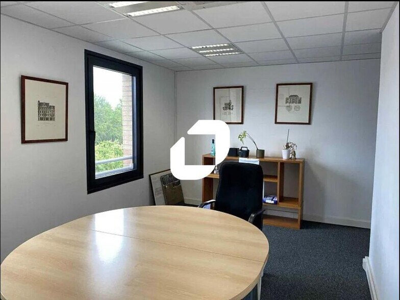Bureau dans Lille à louer - Photo du bâtiment - Image 2 de 7