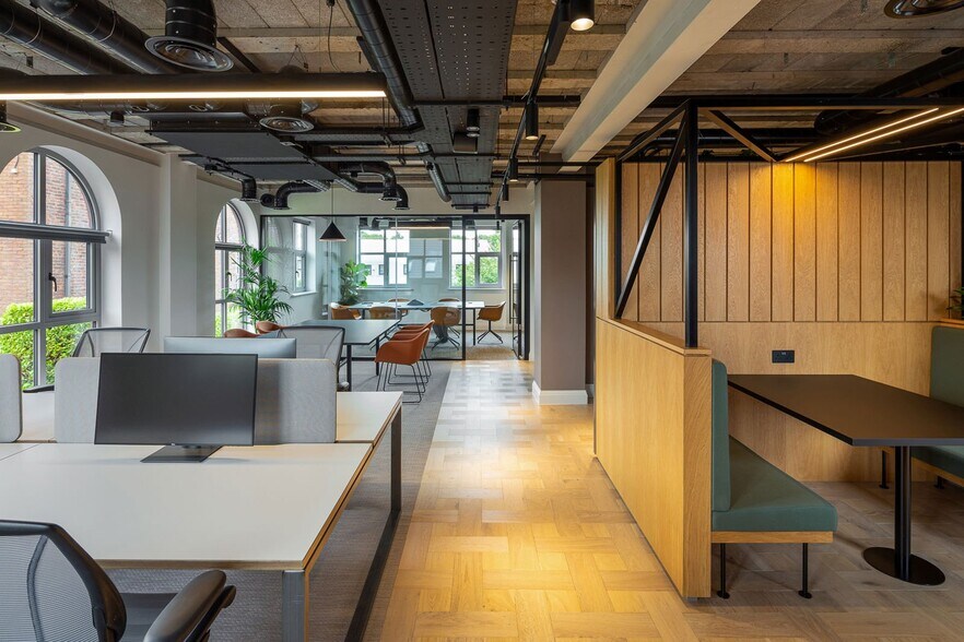 45 Waterloo Rd, Stockport à louer - Photo du bâtiment - Image 2 de 5