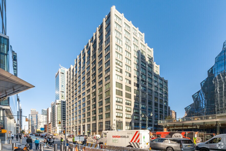 410 Tenth Ave, New York, NY à louer - Photo du bâtiment - Image 1 de 1