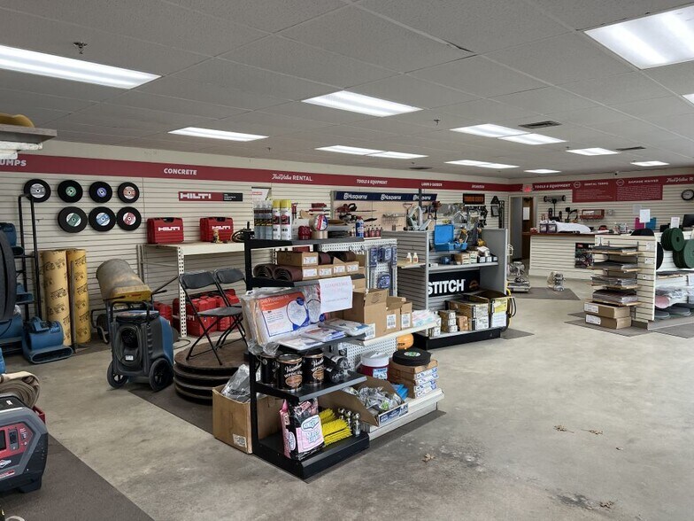 160 N Branford Rd, Branford, CT à vendre - Photo du bâtiment - Image 3 de 21