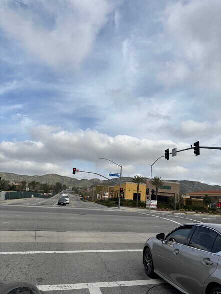 23937 Clinton Keith Rd, Wildomar, CA à vendre - Photo du bâtiment - Image 3 de 9
