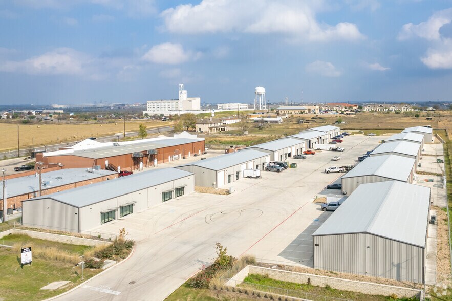 1151 Bunton Creek Rd, Kyle, TX à louer - Photo du bâtiment - Image 3 de 4