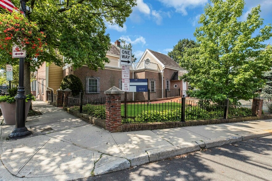 139 Plandome Rd, Manhasset, NY for sale - Building Photo - Image 3 of 41