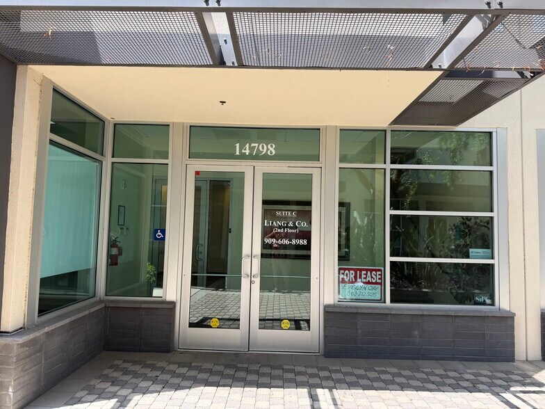 14798 Pipeline Ave, Chino Hills, CA à louer - Photo du bâtiment - Image 3 de 12