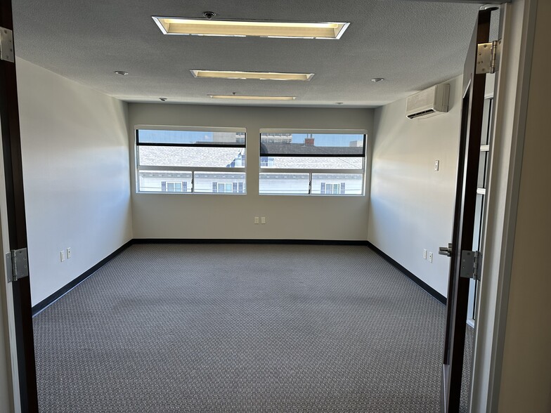 275 Hill St, Reno, NV for lease - Interior Photo - Image 3 of 7