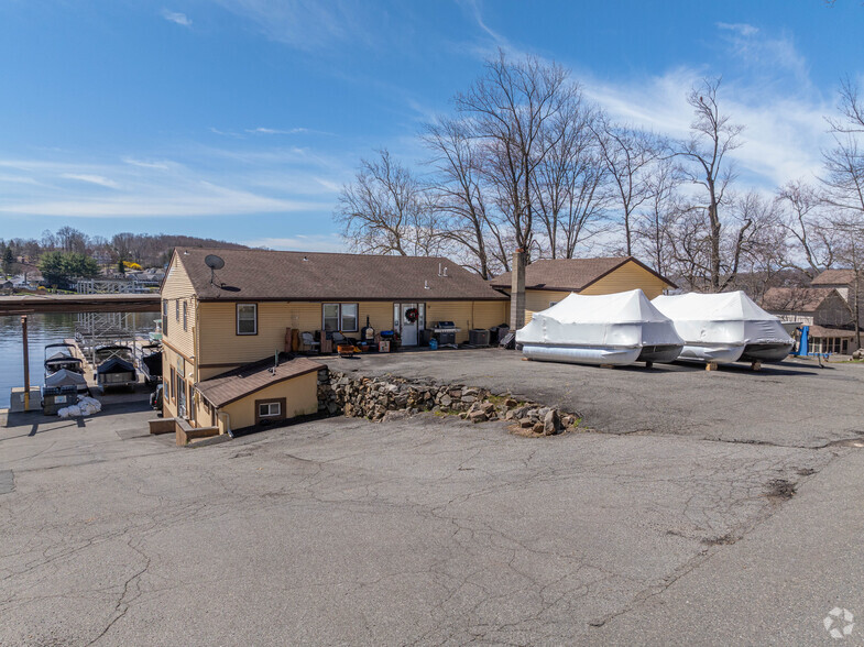 22 Stonehenge Rd, Lake Hopatcong, NJ à vendre - Photo principale - Image 1 de 18