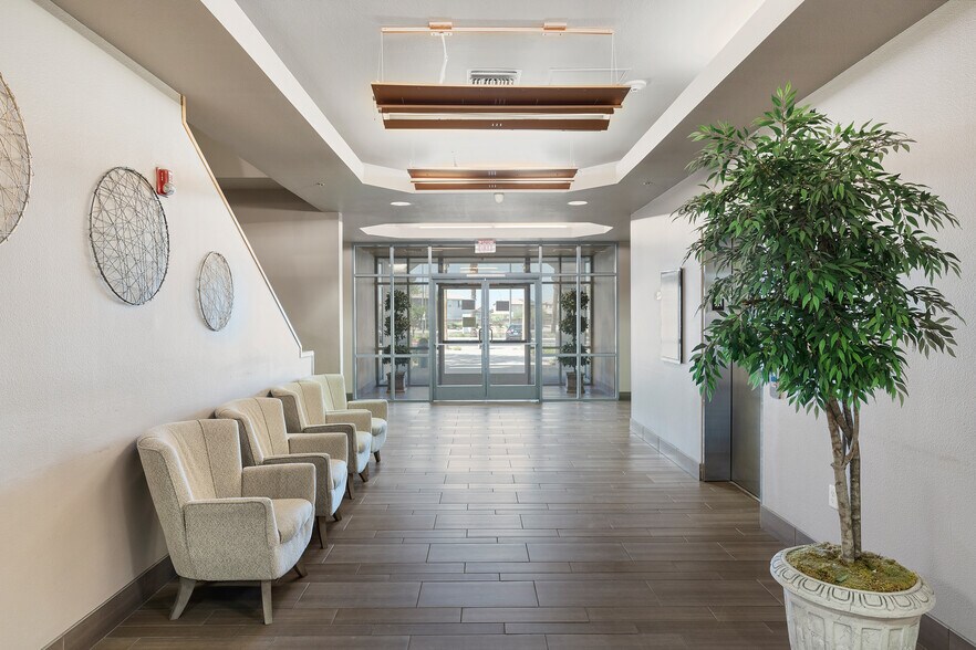 150 N Stephanie St, Henderson, NV à louer - Photo du bâtiment - Image 3 de 4