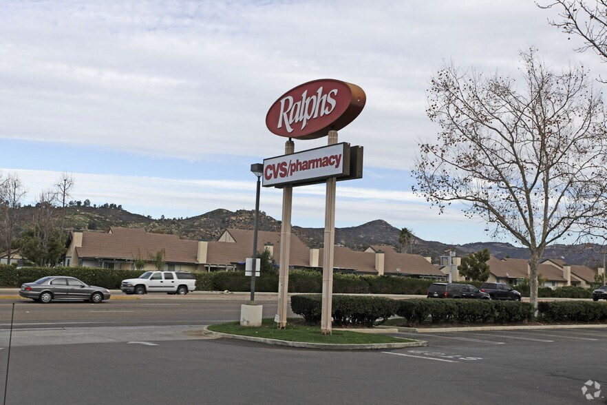 2401-2453 Valley Pky E, Escondido, CA for lease - Building Photo - Image 2 of 8