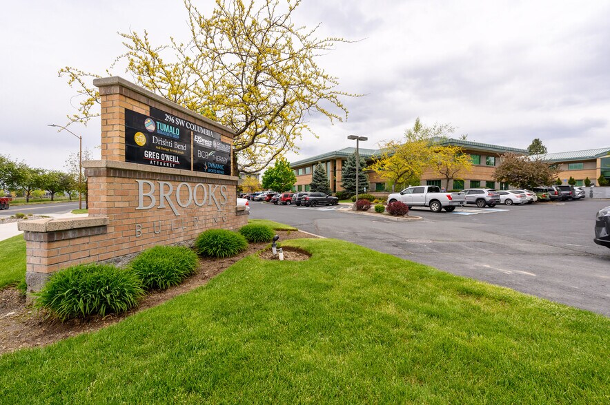 296 SW Columbia St, Bend, OR à louer - Photo du bâtiment - Image 3 de 9