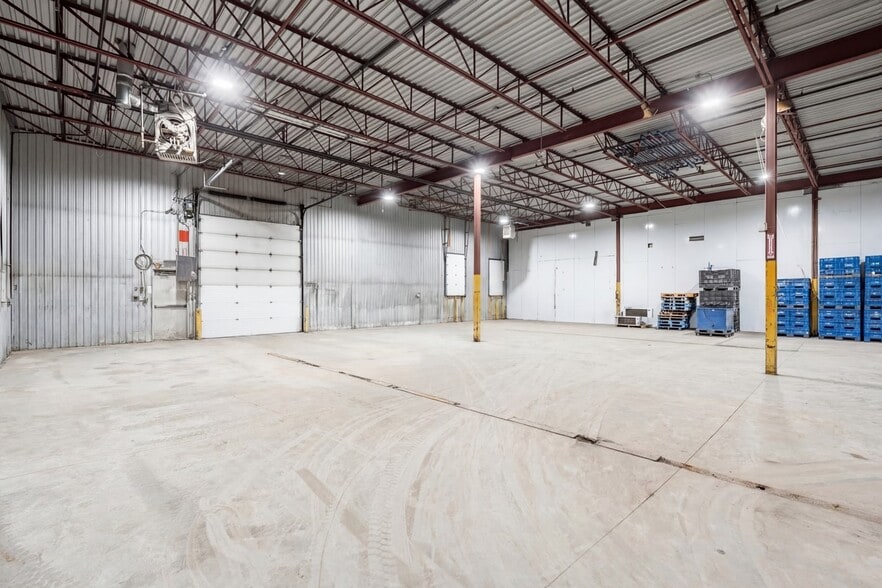 1225 Rue Bergar, Laval, QC for lease - Interior Photo - Image 2 of 6