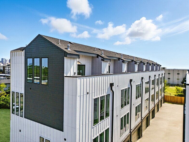 312 N Lancaster Ave, Dallas, TX à vendre - Photo du bâtiment - Image 2 de 29