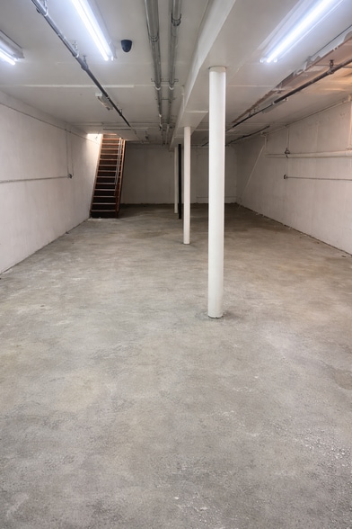 16920 Hillside Ave, Jamaica, NY à louer - Photo du bâtiment - Image 3 de 3