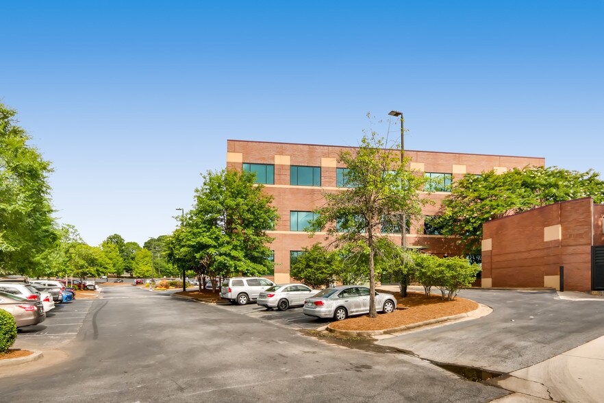 83 Upper Riverdale Rd SW, Riverdale, GA à louer - Photo du bâtiment - Image 2 de 13