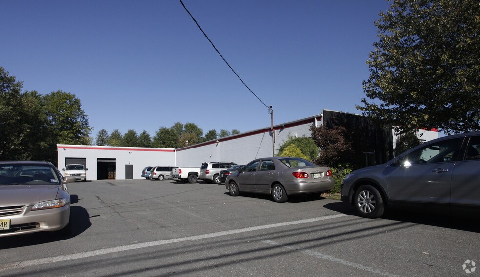 5 Veronica Ave, Somerset, NJ à vendre - Photo du bâtiment - Image 2 de 21