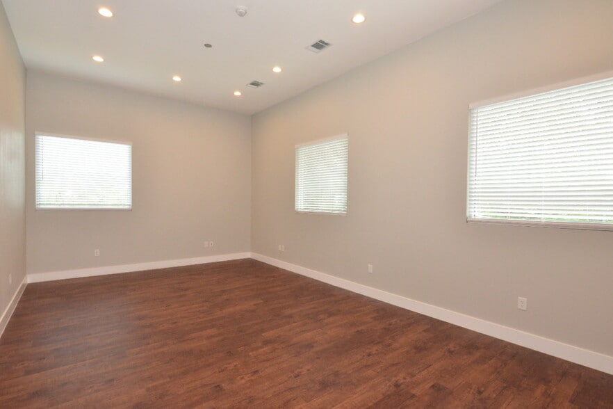 2440 US 290, Dripping Springs, TX for lease - Interior Photo - Image 2 of 31
