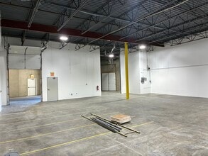 3201 County Road 42 W, Burnsville, MN à louer Photo intérieure- Image 2 de 11