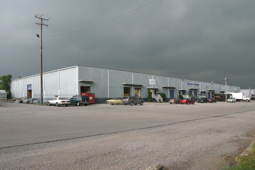 263-275 Cumberland St, Memphis, TN for lease - Building Photo - Image 2 of 6