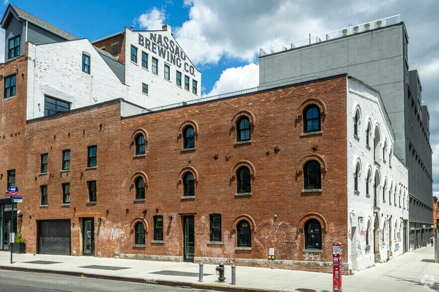 945 Bergen St, Brooklyn, NY à louer - Photo du bâtiment - Image 2 de 8