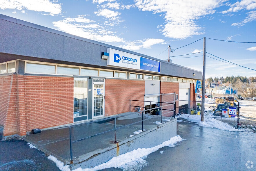 570 Southland Dr SW, Calgary, AB for sale - Primary Photo - Image 1 of 3