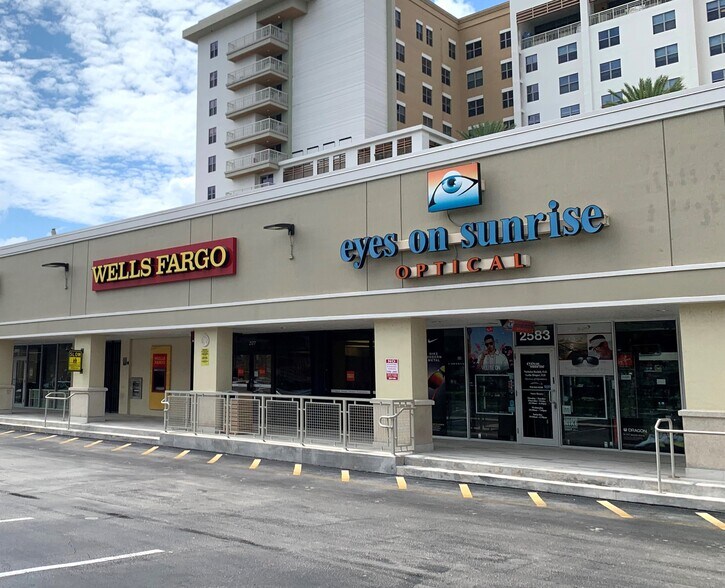 2501-2581 E Sunrise Blvd, Fort Lauderdale, FL à louer - Photo du bâtiment - Image 2 de 5