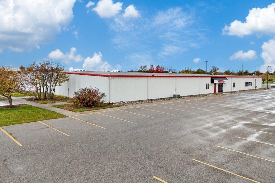 1919 SW 8th St SW, Waverly, IA à vendre - Photo du bâtiment - Image 1 de 23