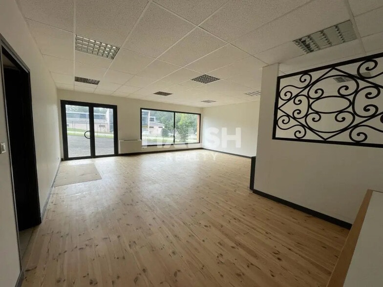 Office in Ceyzériat for lease - Interior Photo - Image 3 of 5