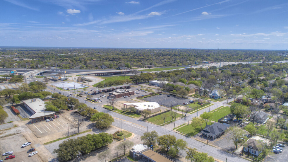 238 W 12th St, Dallas, TX for sale - Building Photo - Image 2 of 8