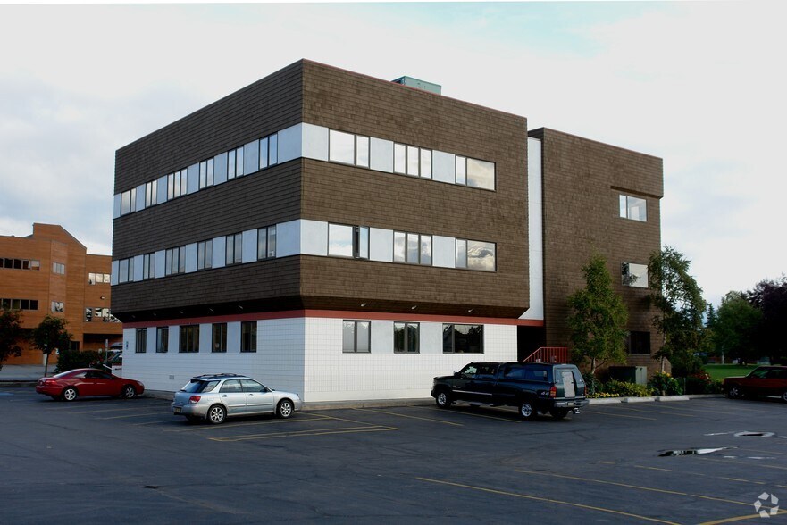 880 N St, Anchorage, AK à vendre - Photo du bâtiment - Image 3 de 7