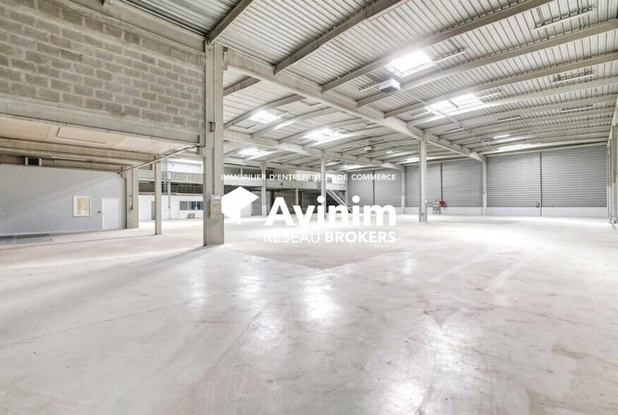 Industrial in Evry Courcouronnes for lease - Interior Photo - Image 2 of 2